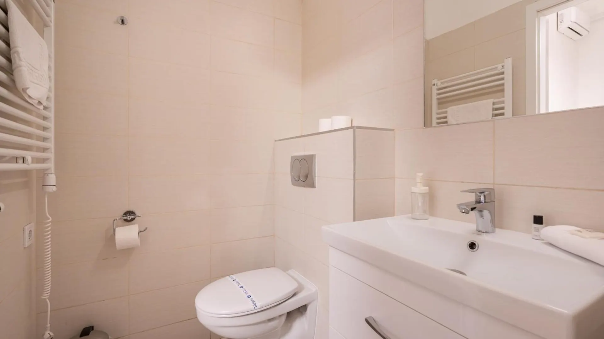 Klauzal Garden City Apartments- Studio K32 Budapest Apartment